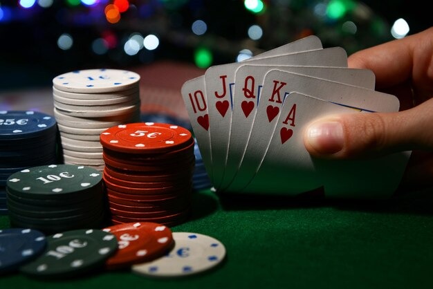 Live roulette dealer at slotasia88 studio with multi-camera angles